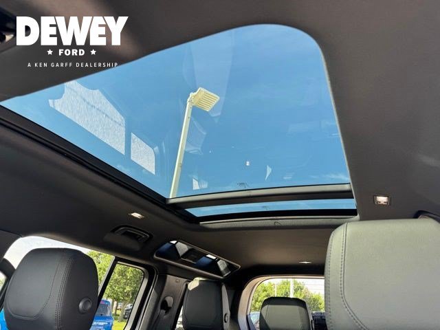 Used 2024 Land Rover Defender 110 X-Dynamic SE AWD/4WD image 19
