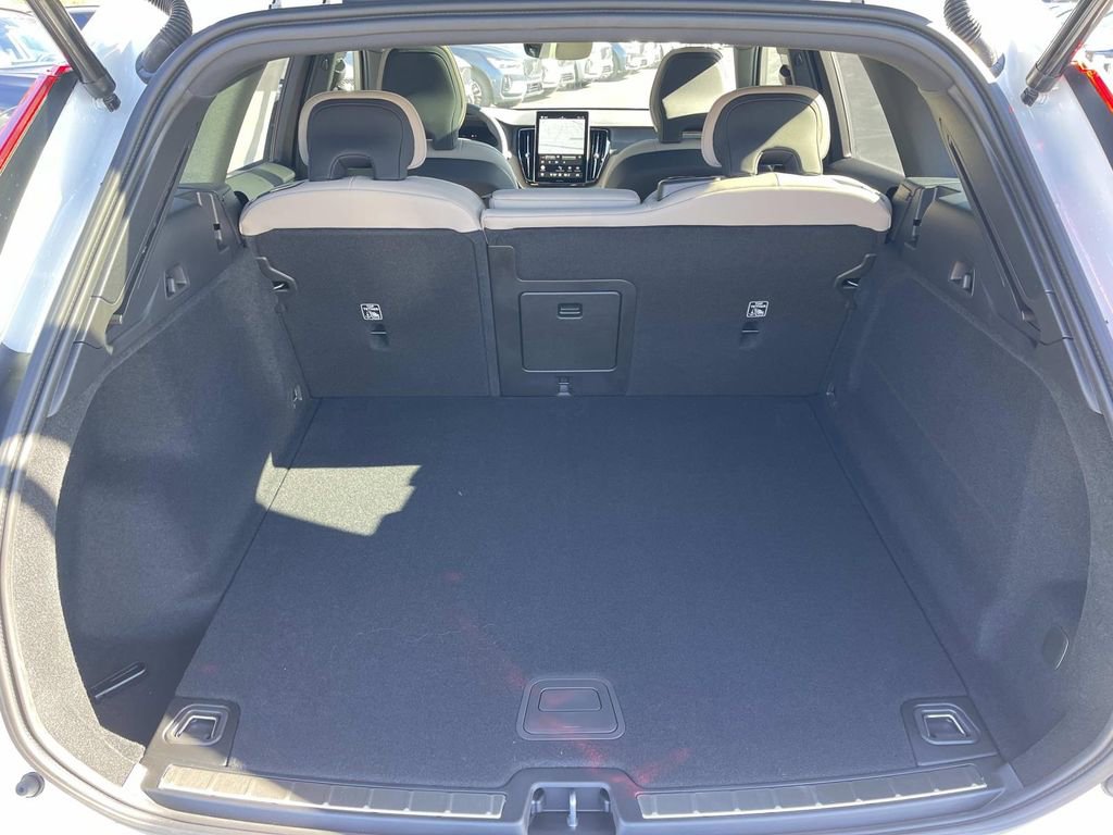 New 2026 Volvo XC60 B5 Plus w/ Climate Package image 12