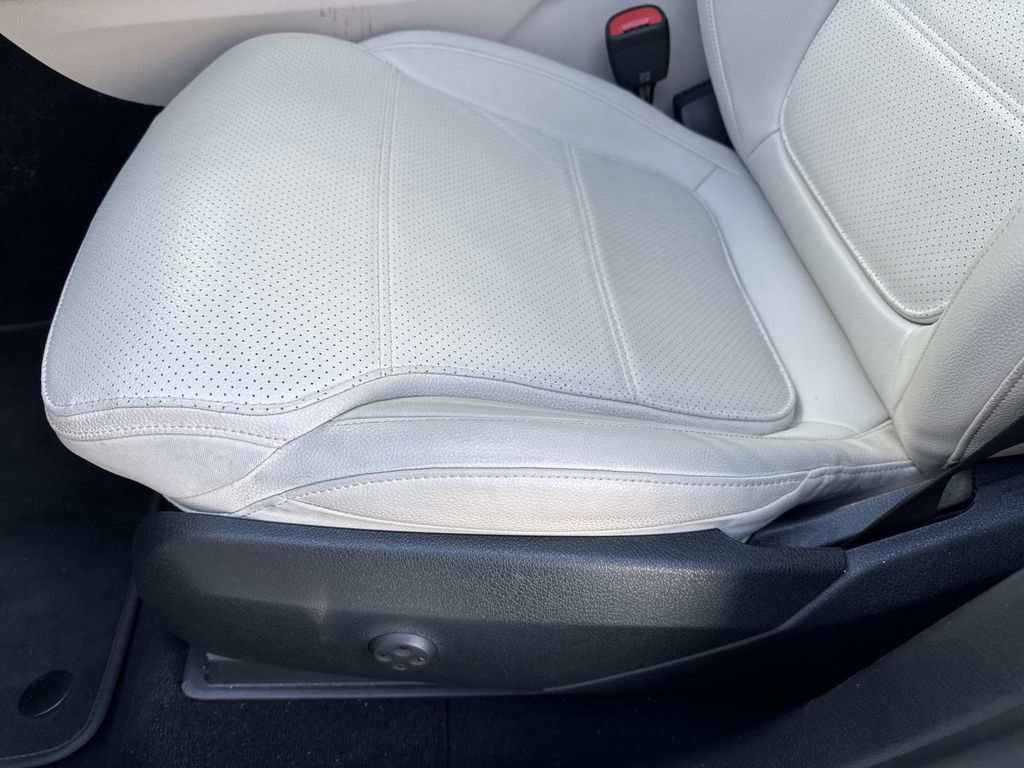 Used 2023 Mercedes-Benz GLC 300 image 17