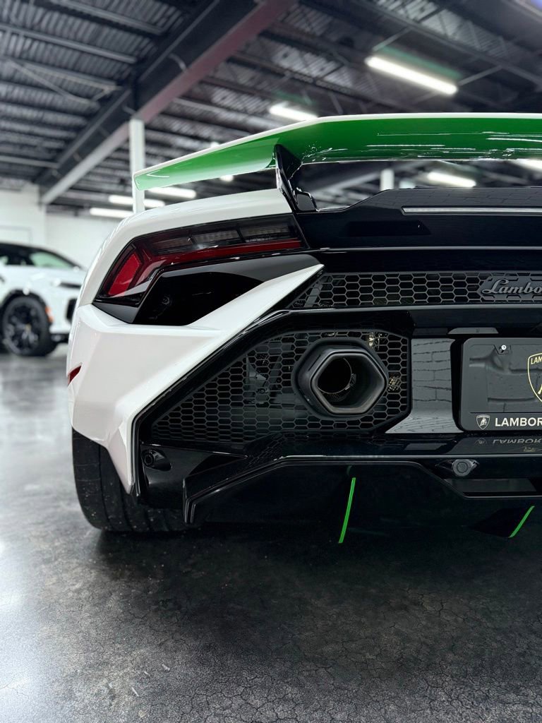 Used 2023 Lamborghini Huracan Tecnica RWD image 6