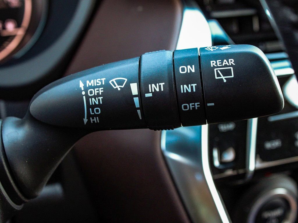 Used 2023 Toyota Venza XLE image 27