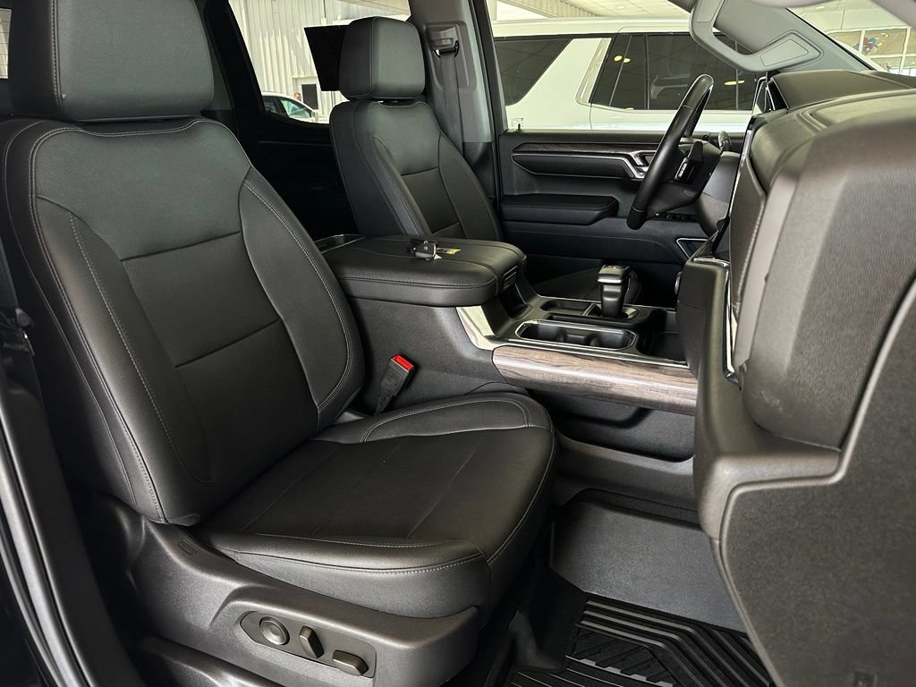 Used 2023 Chevrolet Silverado 1500 LTZ AWD/4WD image 17