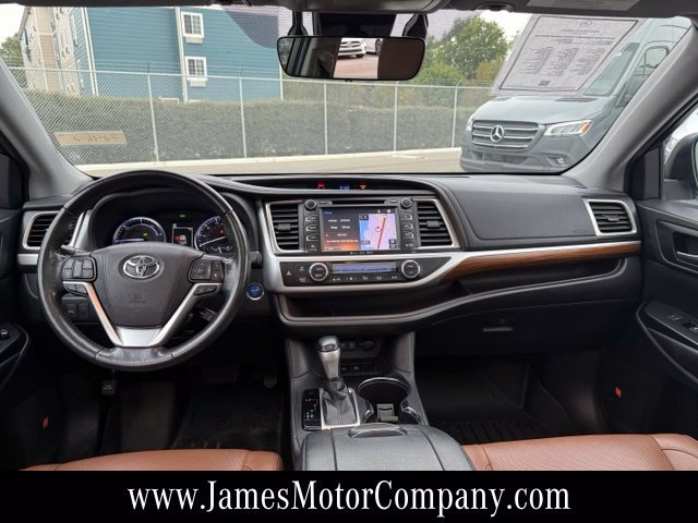 Used 2019 Toyota Highlander Limited Platinum AWD/4WD image 16