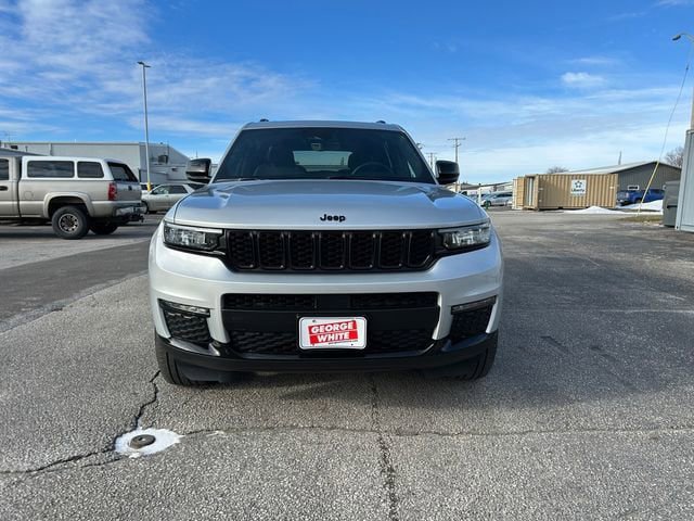 Used 2025 Jeep Grand Cherokee L Limited w/ Black Appearance Package AWD/4WD image 9