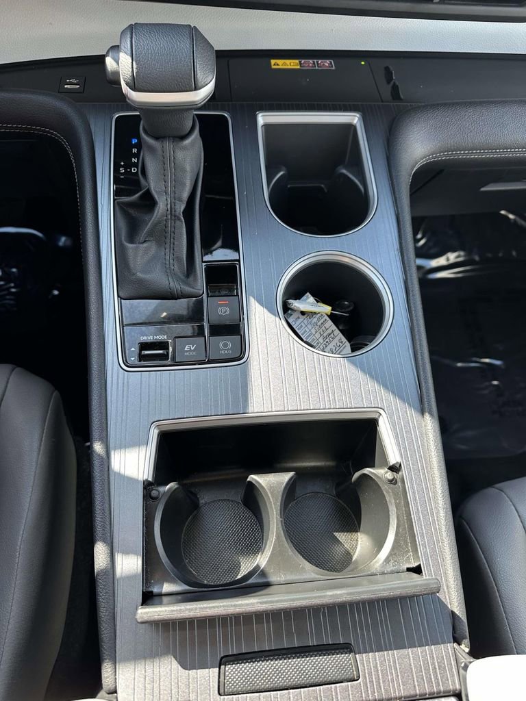 Used 2025 Toyota Sienna XLE image 21