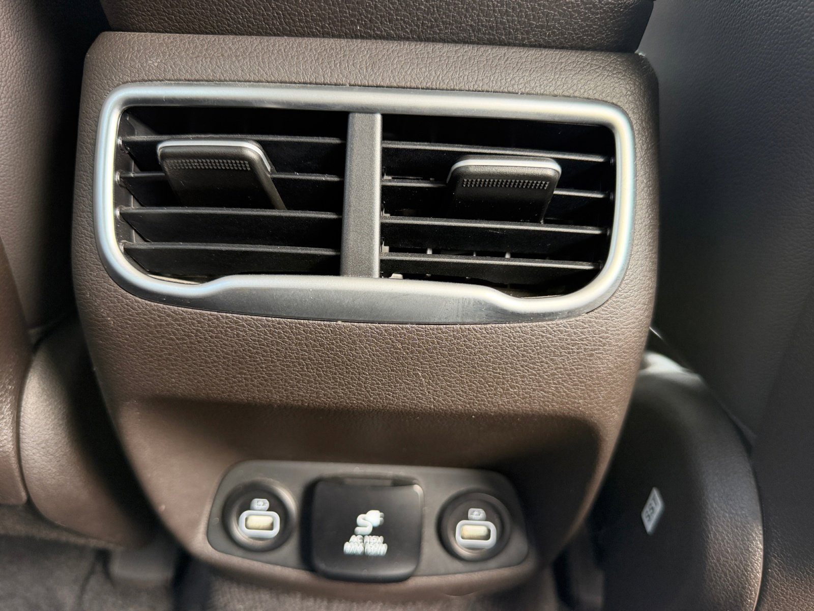 Used 2021 Hyundai Santa Fe Limited AWD/4WD image 32