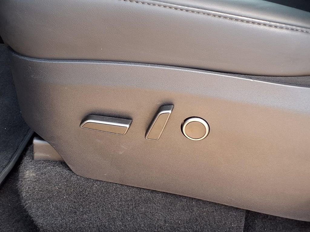 Used 2025 Tesla Model Y Long Range RWD image 30