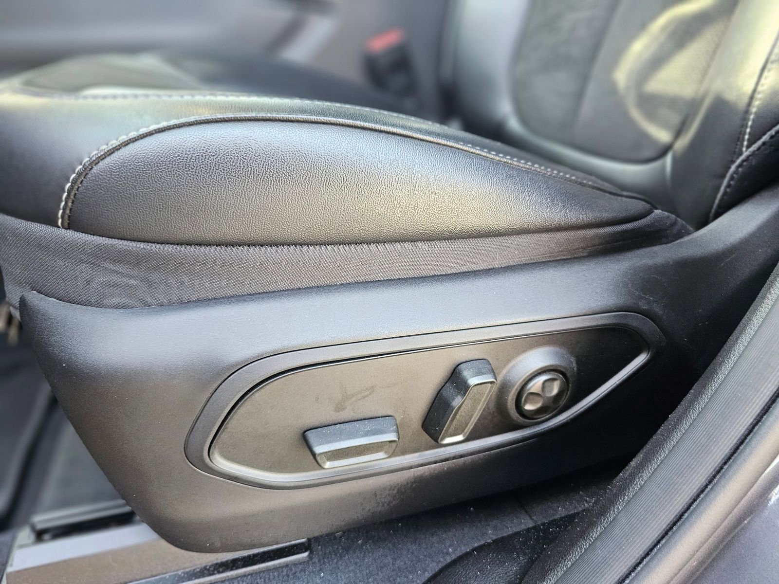 Used 2023 Jeep Grand Cherokee Altitude image 21