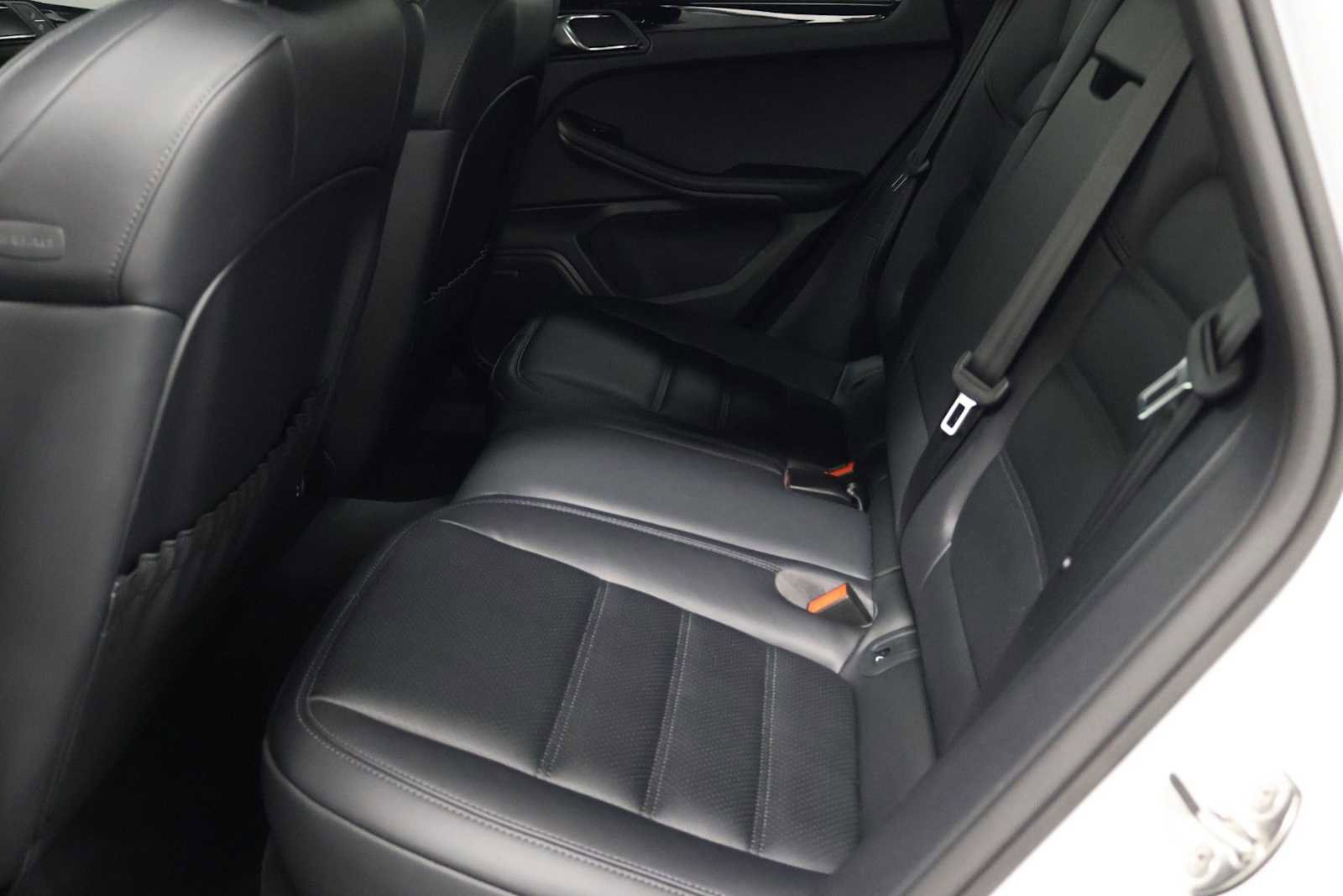 Used 2026 Porsche Macan AWD/4WD image 36