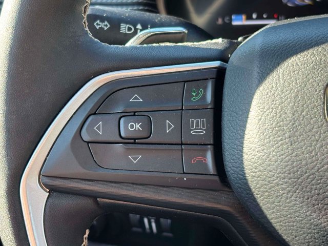 Used 2023 Jeep Grand Cherokee Laredo w/ Luxury Tech Group I AWD/4WD image 19