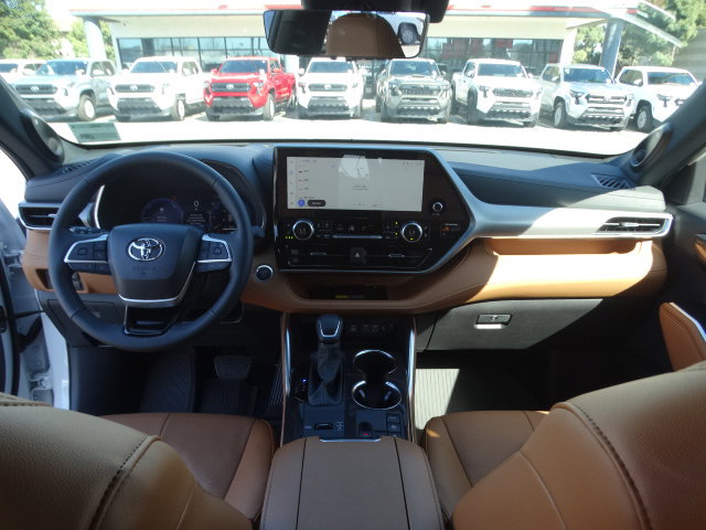 New 2026 Toyota Highlander Platinum image 15
