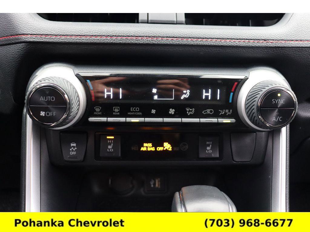 Used 2024 Toyota RAV4 SE image 16