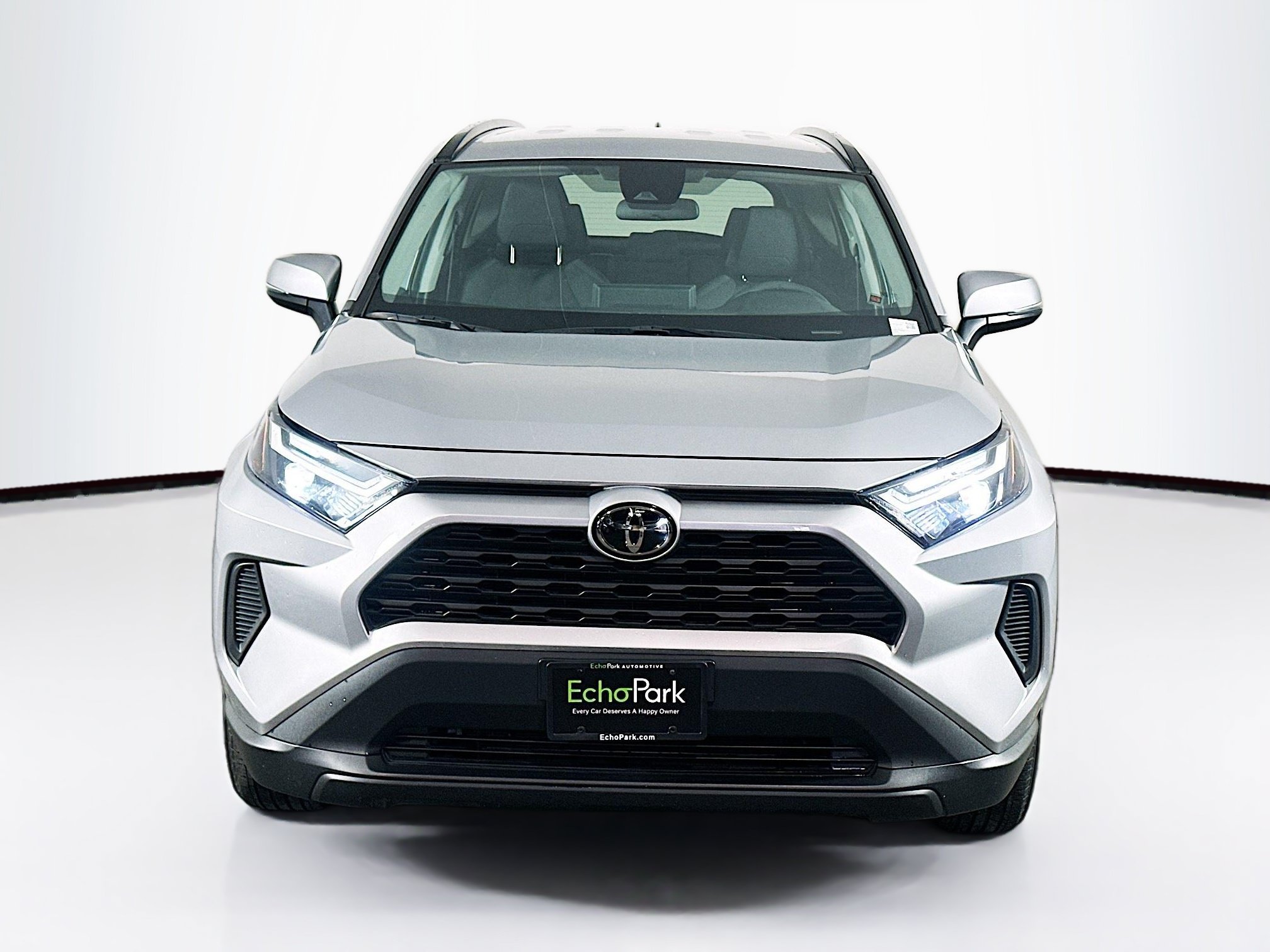 Used 2025 Toyota RAV4 XLE FWD image 2