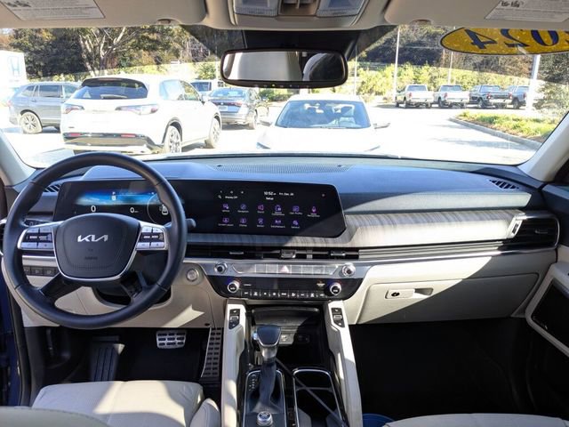 Used 2024 Kia Telluride SX w/ Towing Package image 11