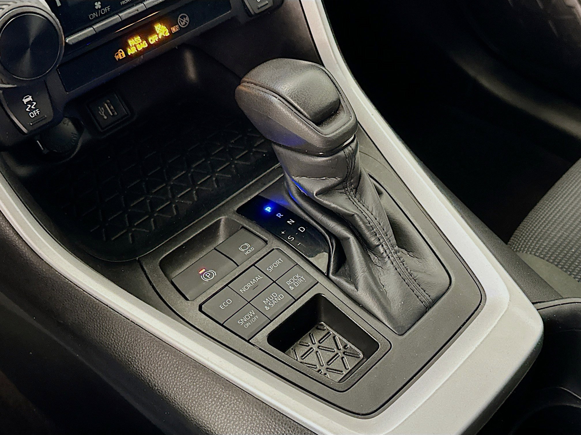 Used 2024 Toyota RAV4 LE image 25