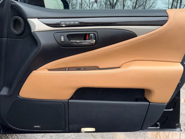 Used 2013 Lexus LS 460 AWD w/ Comfort Pkg image 23