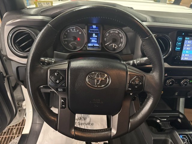 Used 2016 Toyota Tacoma TRD Sport image 12