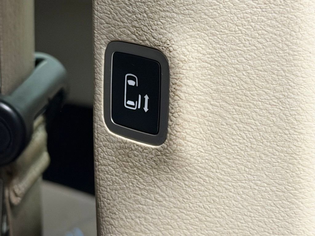 Used 2021 Chrysler Pacifica Touring w/ Cold Weather Group FWD image 27