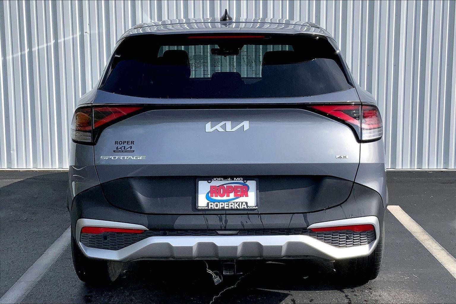 Used 2025 Kia Sportage LX AWD/4WD image 4