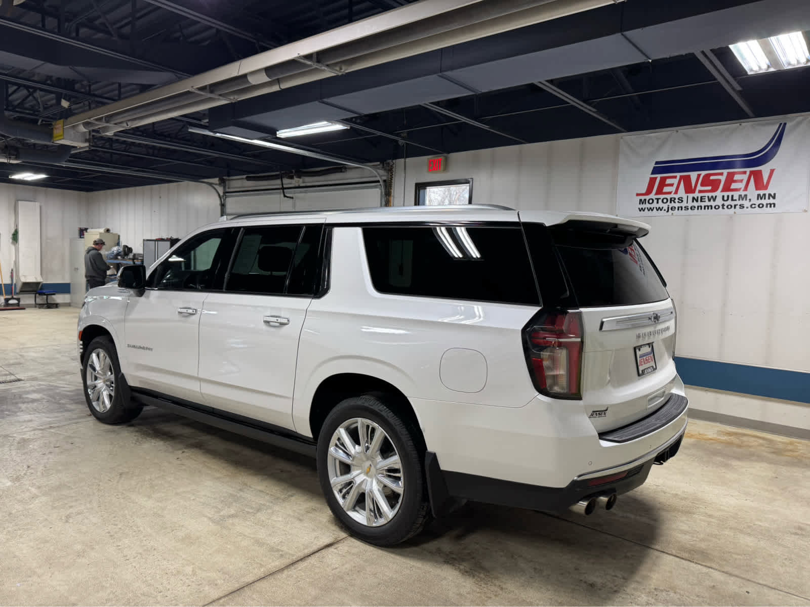 Certified 2023 Chevrolet Suburban High Country image 6