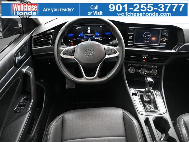 Used 2024 Volkswagen Jetta SE w/ Panoramic Sunroof Package image 12
