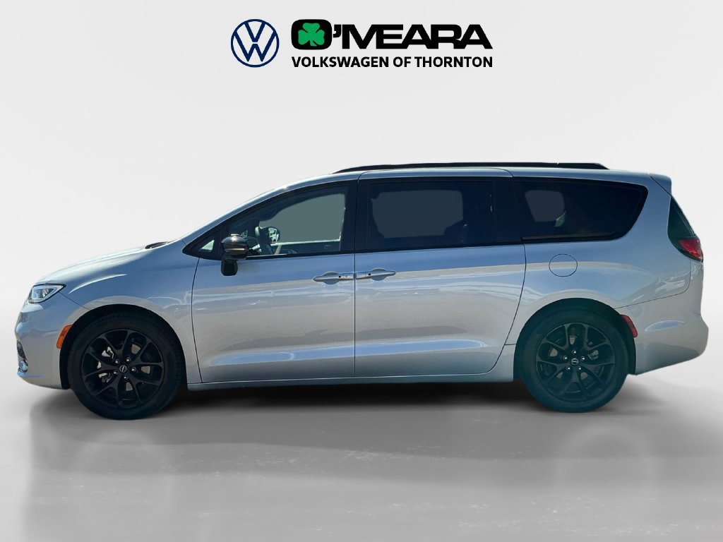 Used 2026 Chrysler Pacifica Limited w/ S Appearance Package FWD image 2