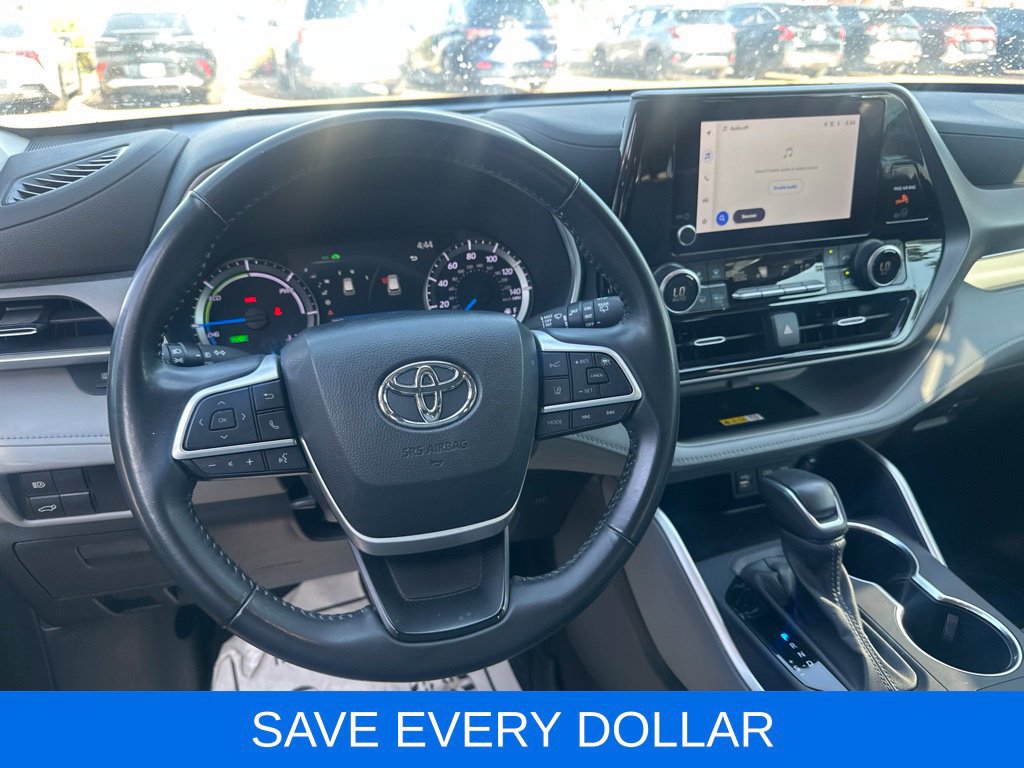 Used 2024 Toyota Highlander XLE FWD image 11