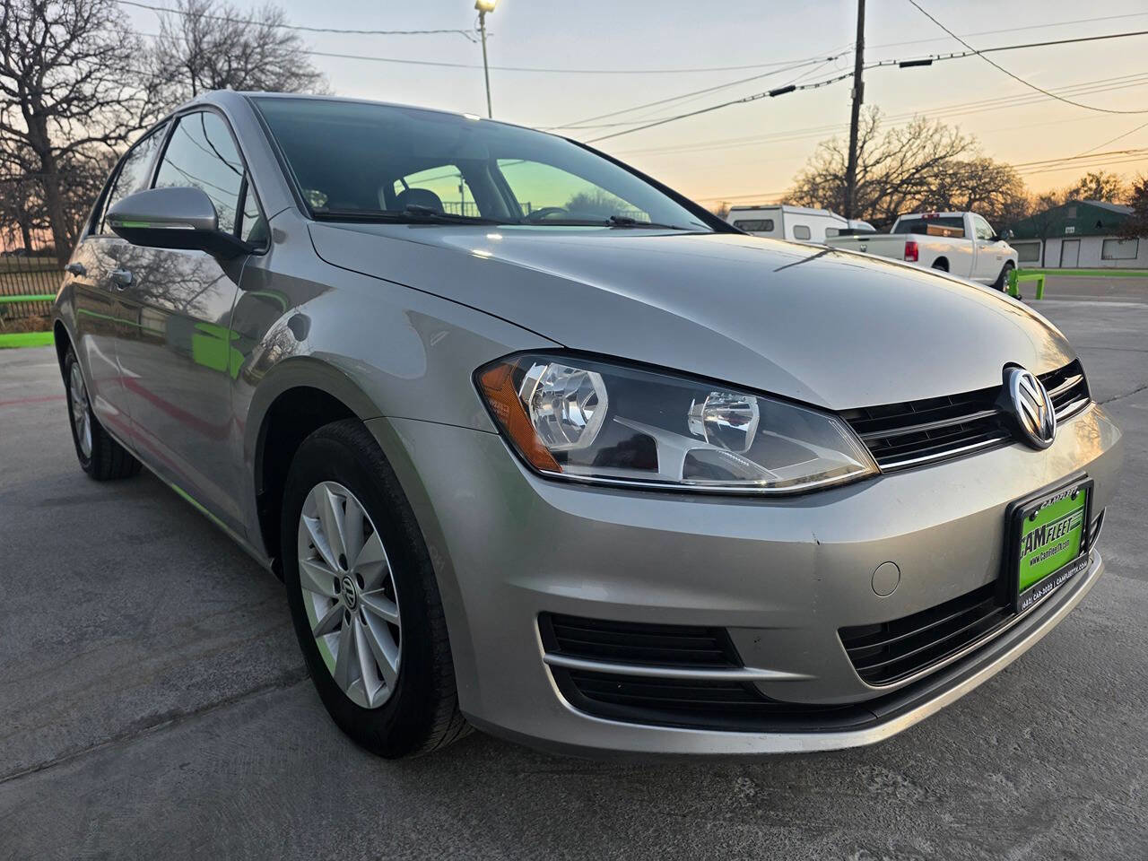 Used 2015 Volkswagen Golf S image 3