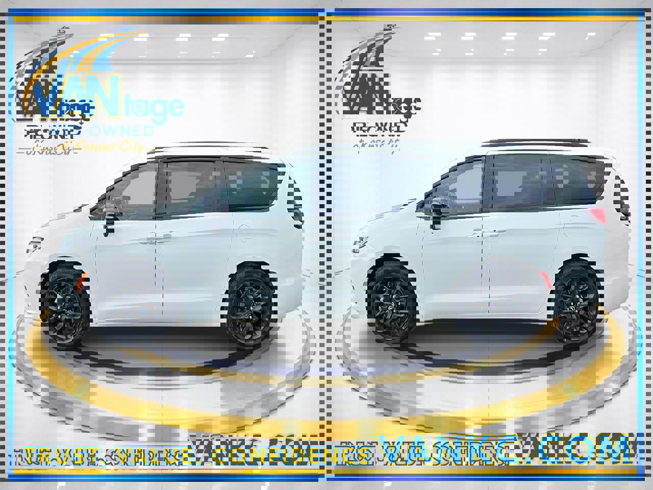 Used 2025 Chrysler Pacifica Limited image 10