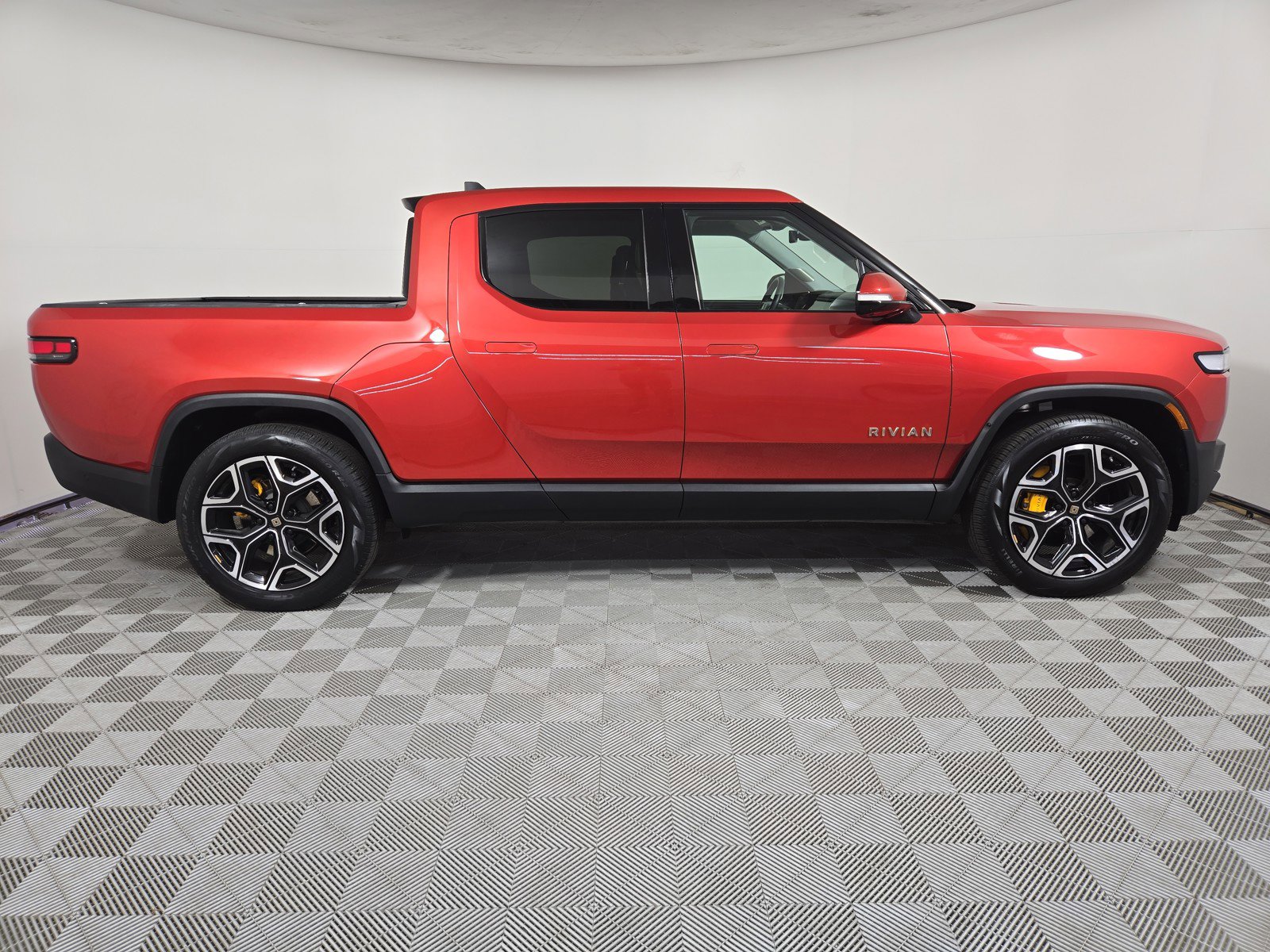 Used 2023 Rivian R1T Adventure image 6