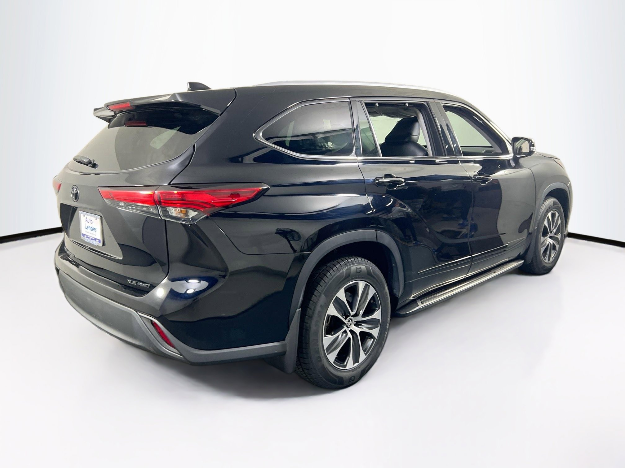 Used 2022 Toyota Highlander XLE image 5