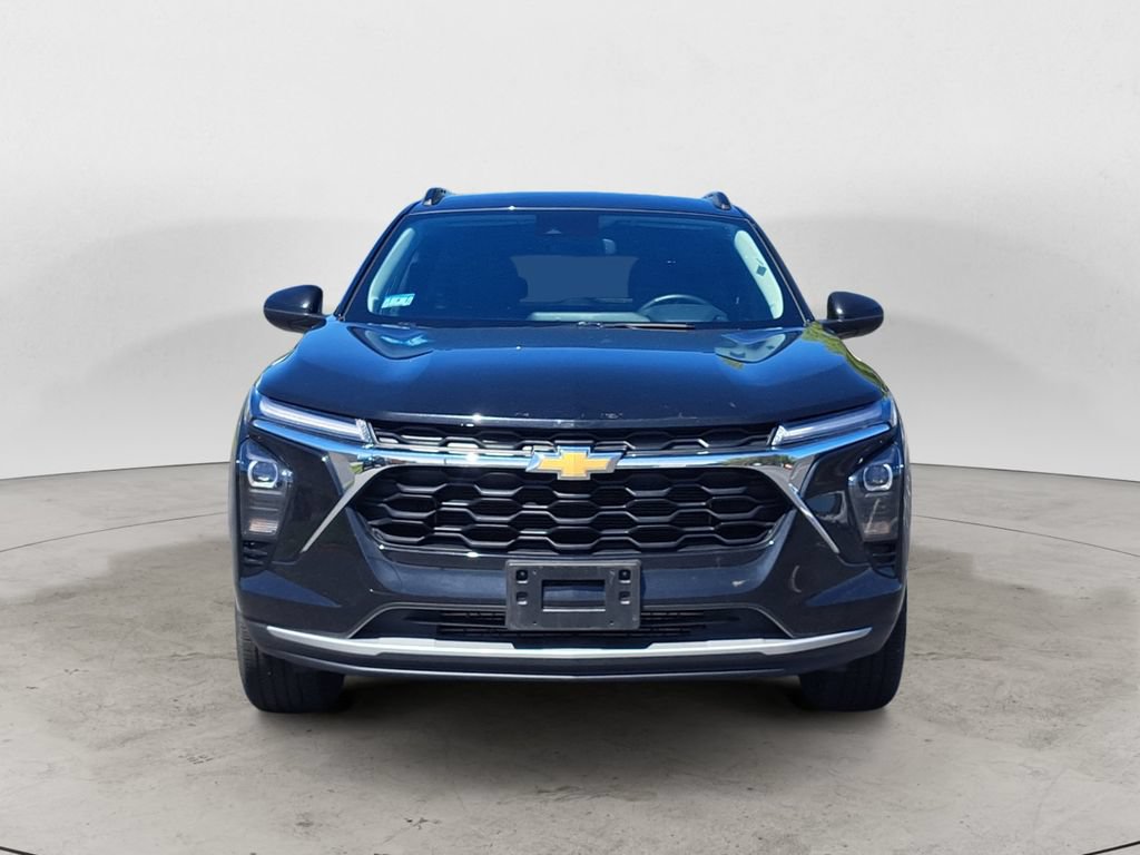 Used 2025 Chevrolet Trax LT w/ LT Convenience Package FWD image 9