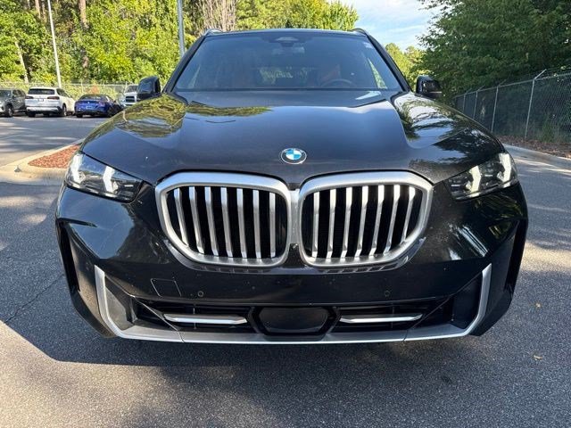 Used 2024 BMW X5 xDrive40i w/ Parking Assistance Package AWD/4WD image 2