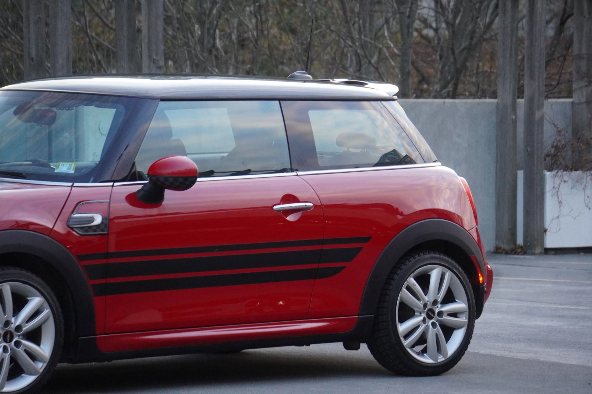 Used 2015 MINI Cooper 2-Door Hardtop image 4