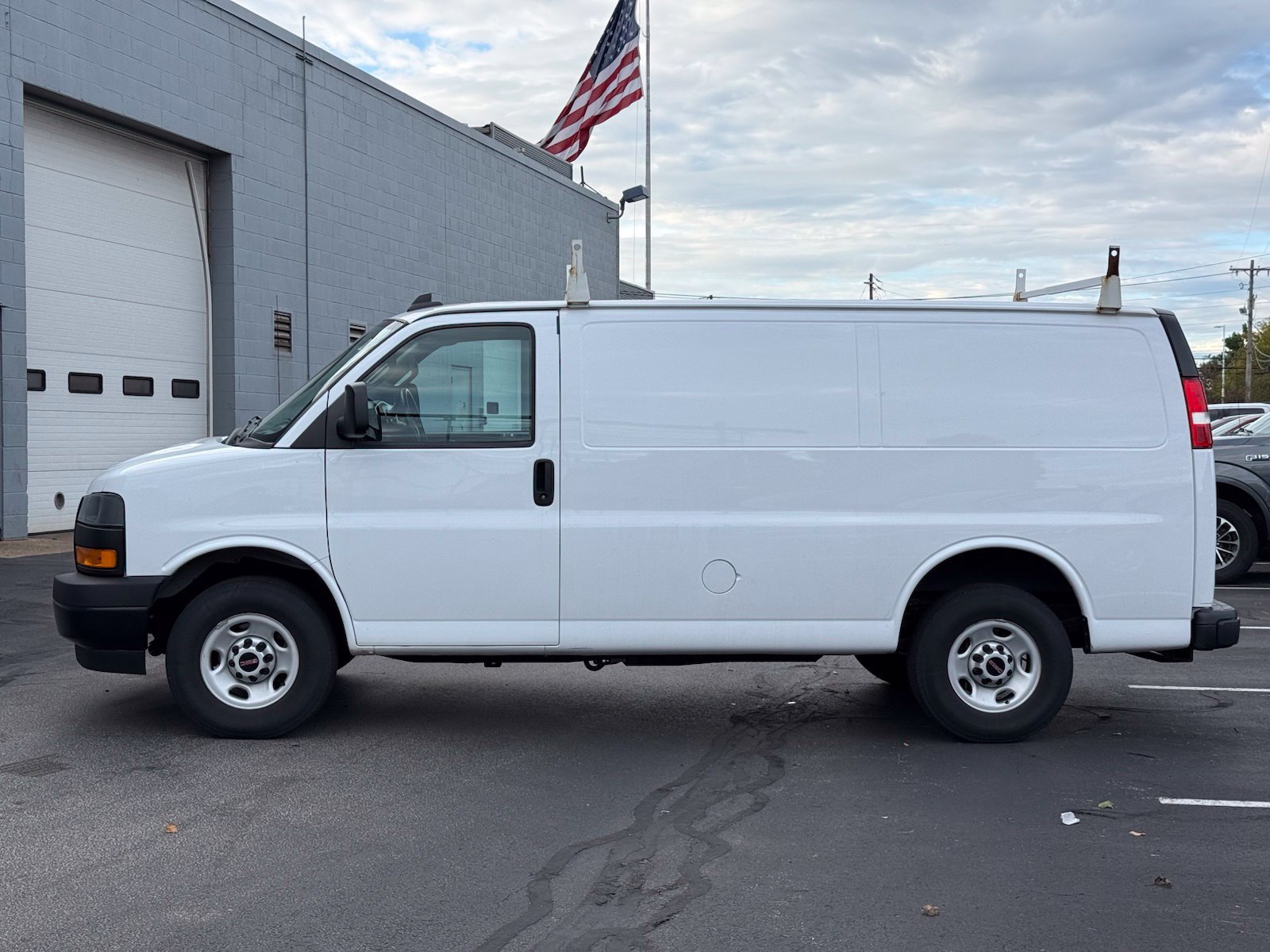 Used 2023 GMC Savana 2500 w/ Driver Convenience Package RWD image 7
