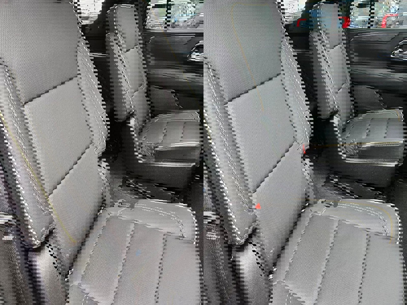 Used 2022 GMC Yukon SLT w/ SLT Luxury Package image 30