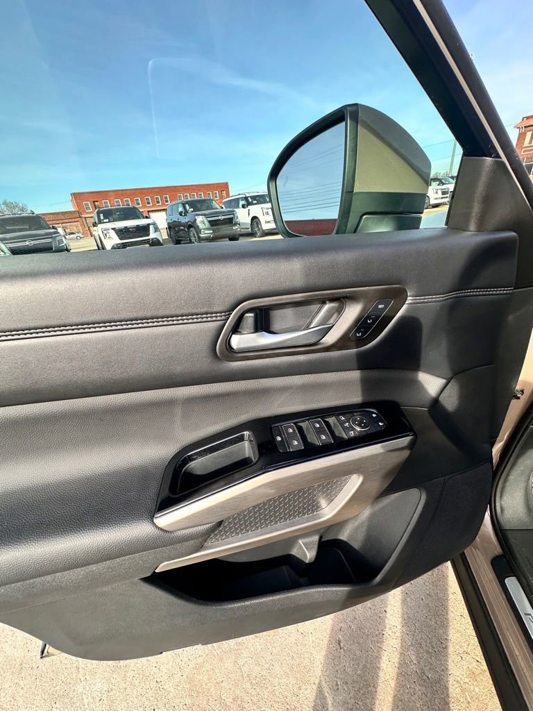 Certified 2024 Nissan Pathfinder Platinum image 23