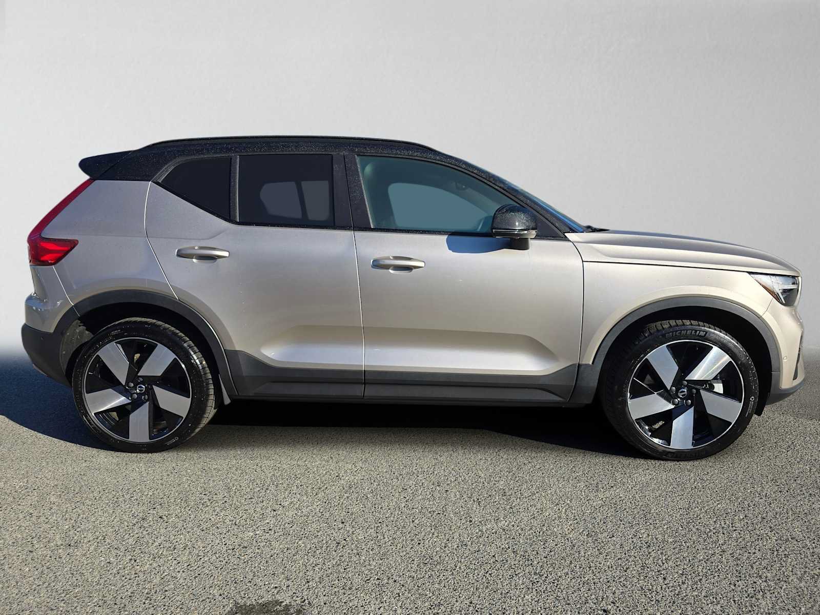 Certified 2023 Volvo XC40 Recharge Ultimate AWD/4WD image 3