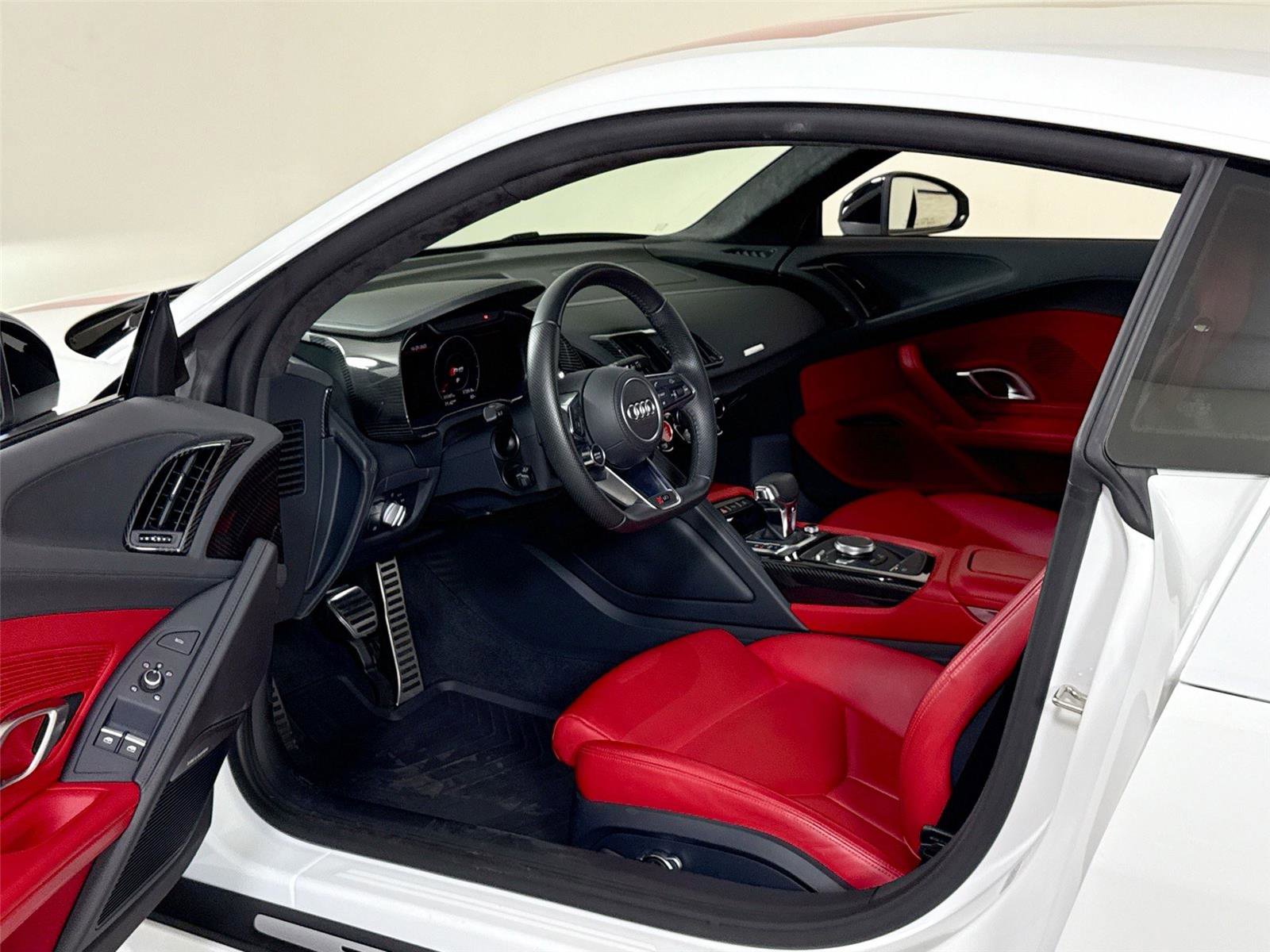 Used 2018 Audi R8 V10 w/ Premium Package image 13