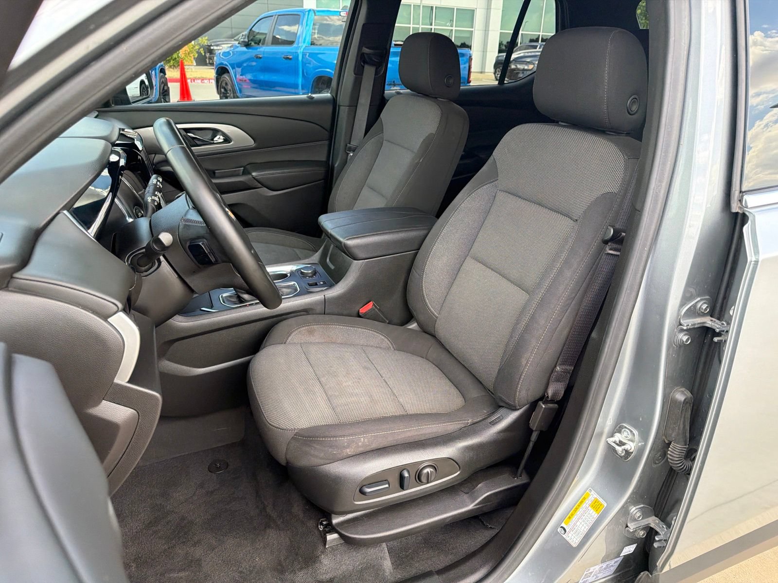 Used 2023 Chevrolet Traverse LT FWD image 14