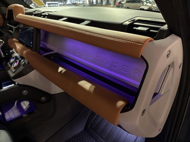 Used 2024 Land Rover Defender 110 X-Dynamic SE image 31