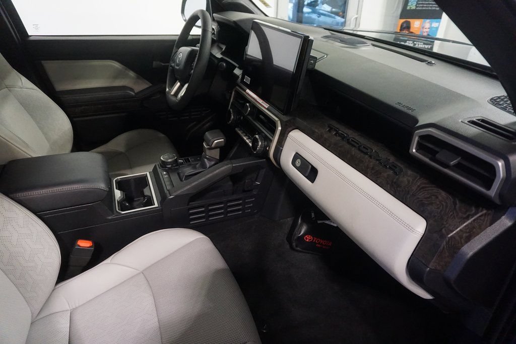 Certified 2025 Toyota Tacoma Limited AWD/4WD image 26