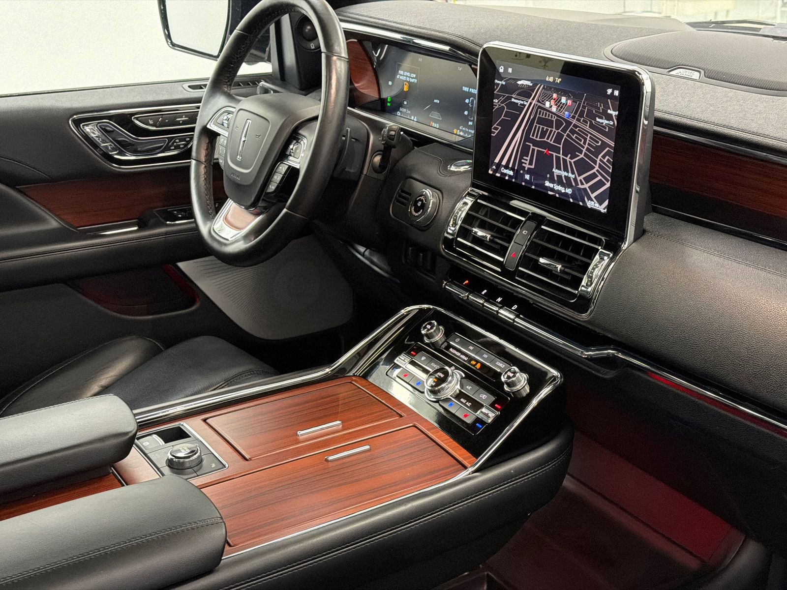 Used 2020 Lincoln Navigator Reserve w/ Luxury Package image 12