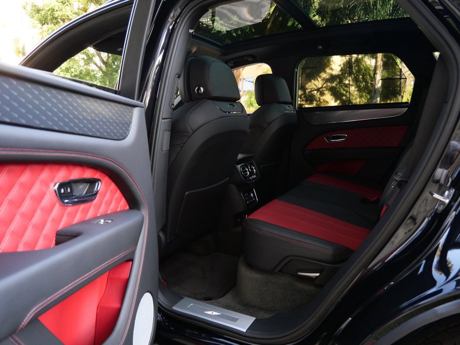 Used 2022 Bentley Bentayga image 18