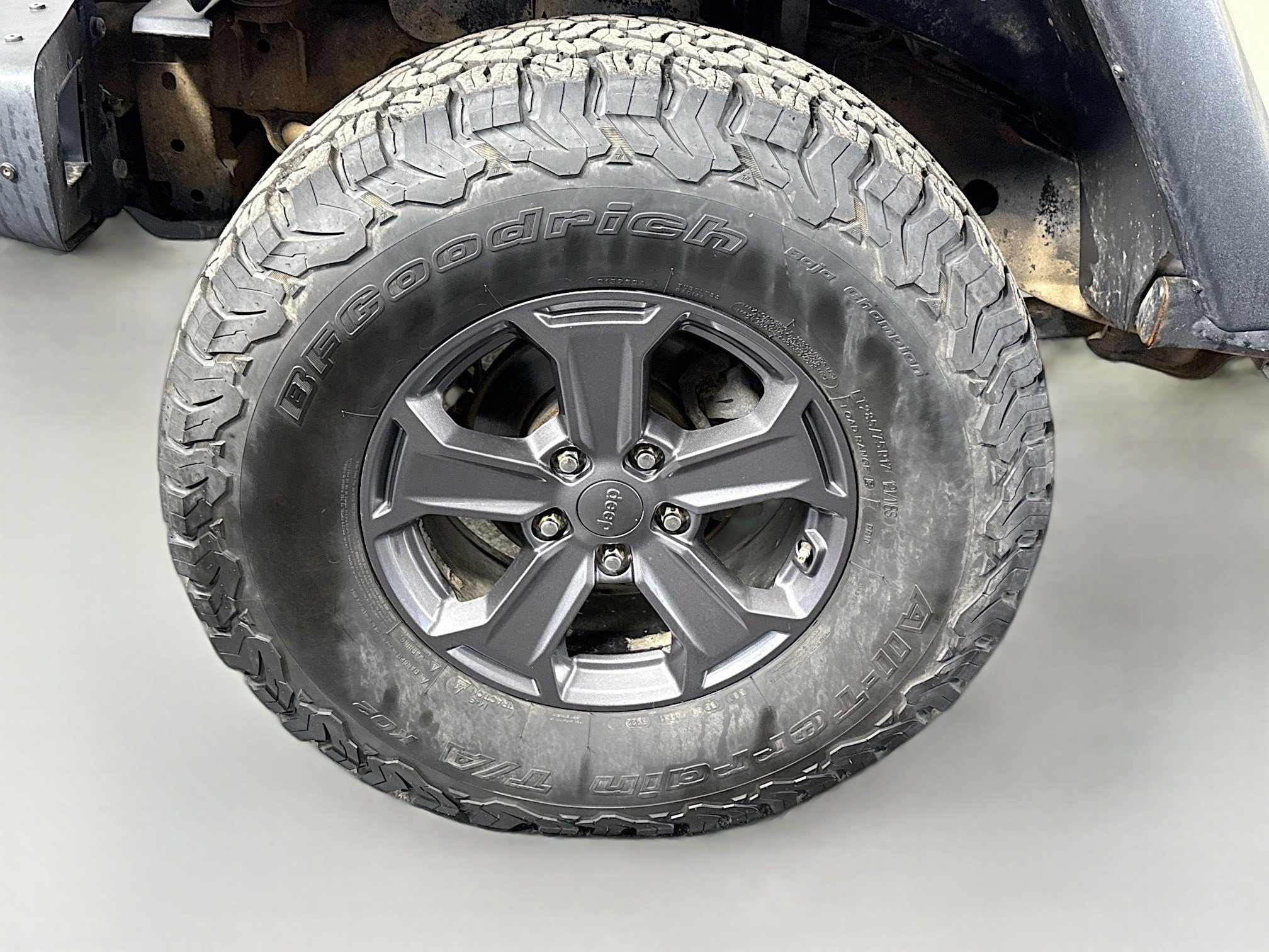 Used 2018 Jeep Wrangler Unlimited Rubicon w/ Connectivity Group image 36