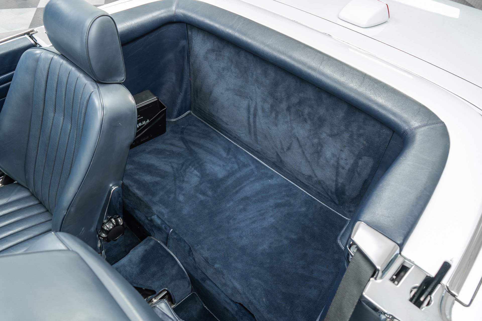 Used 1987 Mercedes-Benz 560 SL image 16