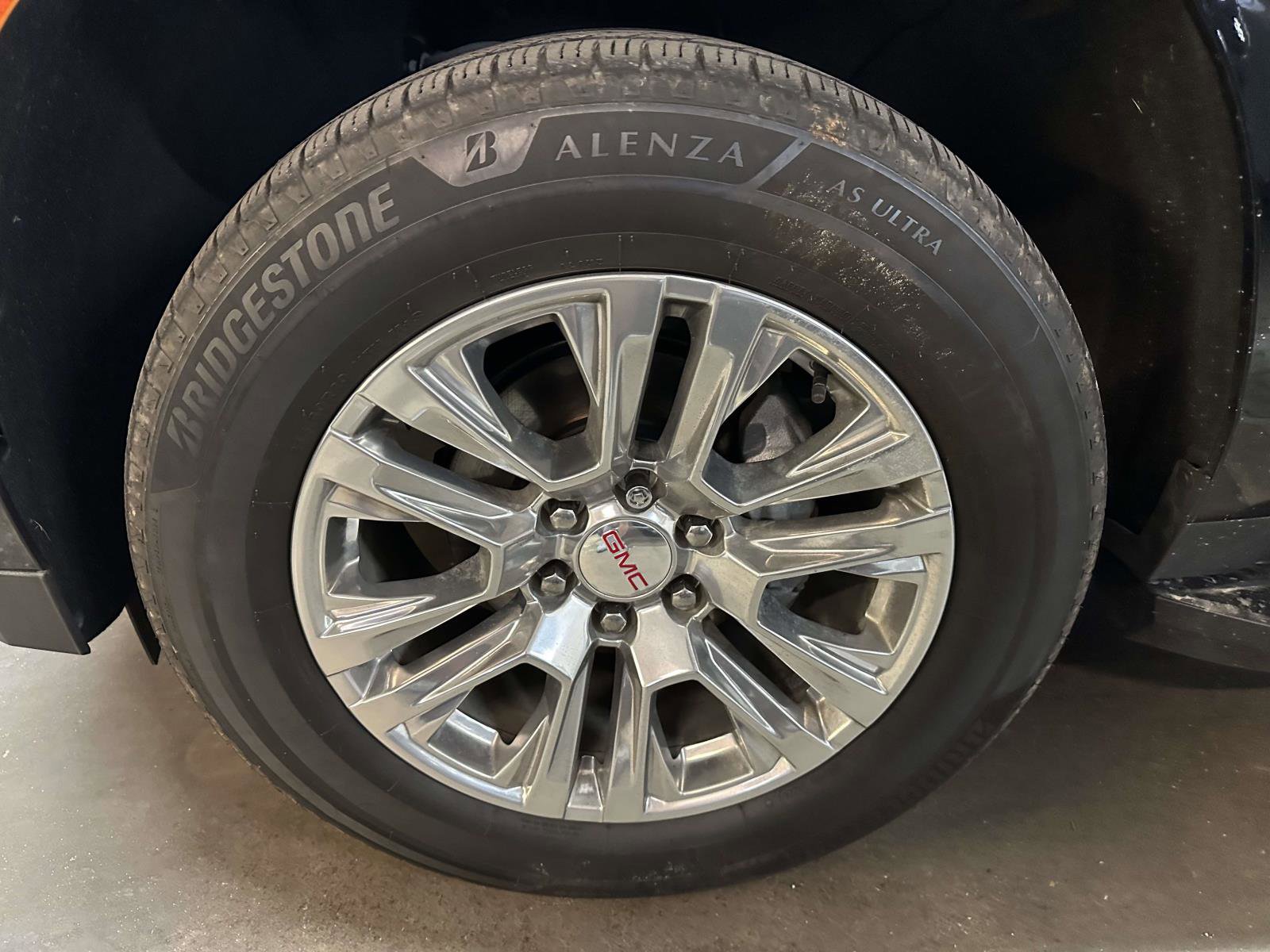 Used 2023 GMC Yukon Denali image 9