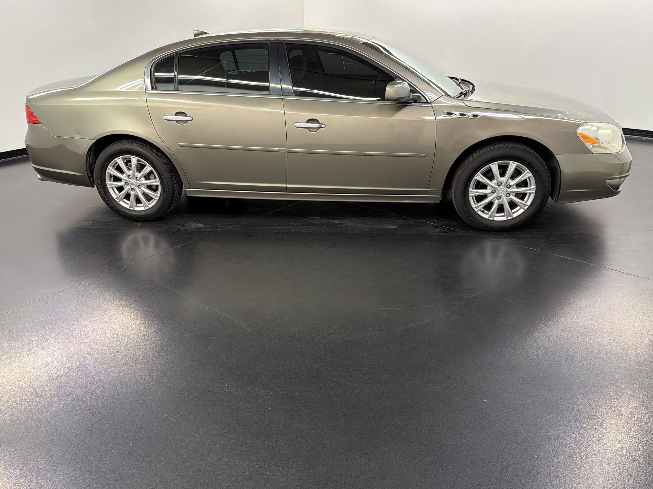 Used 2011 Buick Lucerne CX FWD image 8