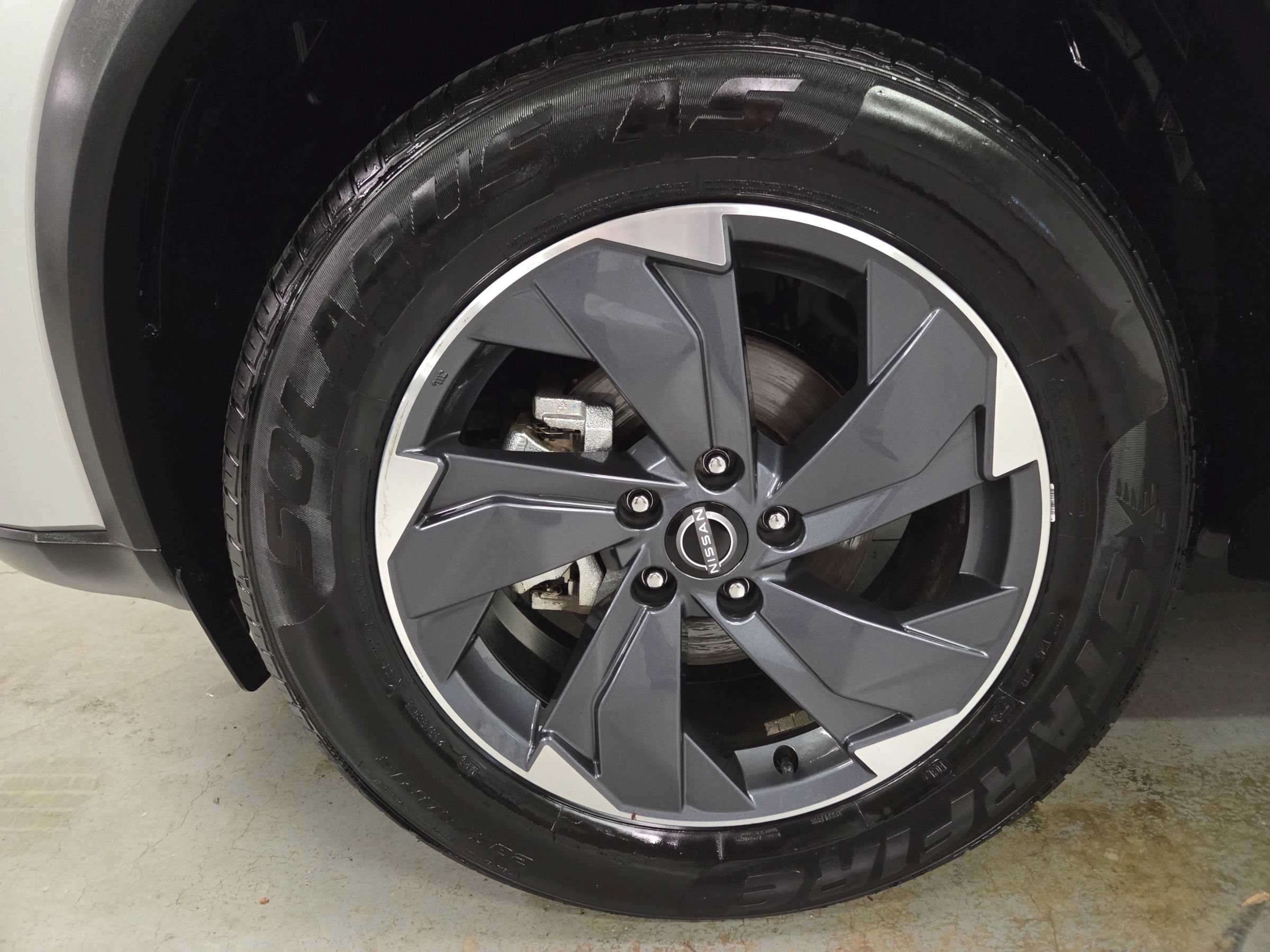 Used 2025 Nissan Rogue SV FWD image 13