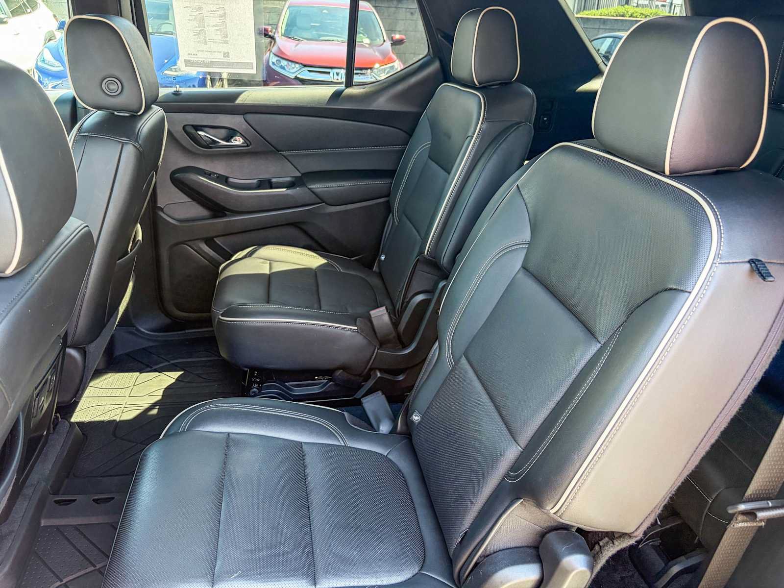 Used 2022 Chevrolet Traverse Premier w/ Redline Edition AWD/4WD image 18